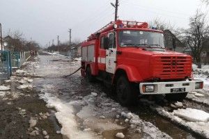 У волинському селі відкачували талу воду (Фото)