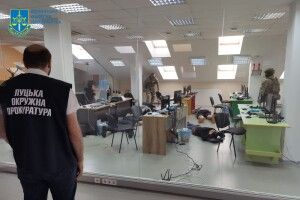 У Луцьку припинили діяльність шахрайського кол-центру (Фото)