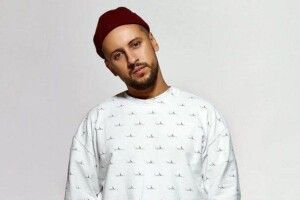 Хакери зламали російські держтелеканали і запустили вірш співака з Луцька про війну в Україні