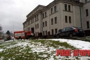 У центрі Рівного спалахнув театр: перші деталі, фото та відео