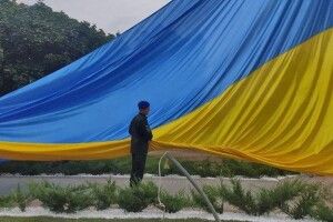 Як нацгвардійці вчились підіймати найбільший на Волині стяг (Фото,Відео)