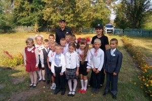 У Любешові поліція зі школярами відзначили свято Першого дзвоника