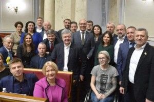 Вперше в цьому скликанні опозиція добилась позачергового засідання Ради