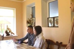  «Не забуду ніколи, як тікали в підвал з голими дітьми», – мешканка Сумщини про пережиті жахи (Відео)