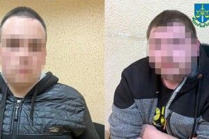 У Києві двоє молодиків побили й підпалили безхатька
