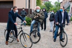Мер міста пообіцяв премії чиновникам, які пересядуть на ровери