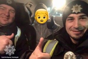 У Луцьку 6-річний хлопчик пізно ввечері сам гуляв у торговому центрі (Відео)