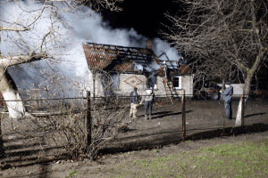 У селищі на Волині горіла хата (Фото, Відео)