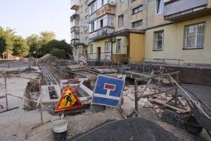 У Луцьку на Теремнівській міняють зношену тепломережу