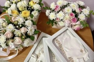 У Нововолинську вручили перші в житті вишиванки новонародженим малюкам