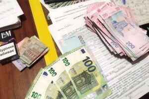 «Лікар» і «прокурор» хотіли «вилікувати» дочку жителя Рівненщини за 80 тисяч гривень