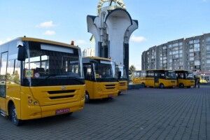 Заклади освіти Волині отримали 5 нових шкільних автобусів