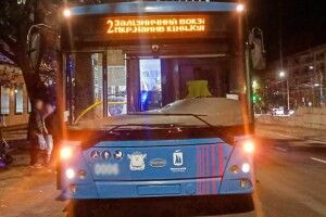 У Миколаєві підліток вчинив стрілянину у тролейбусі через зауваження