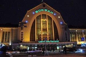 Керівник «Укрзалізниці» нагрянув з інспекцією на київський вокзал та виписав 11 доган 