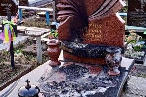 У Нововолинську невідомі підпалили пам’ятник дівчині, яку у 2016 році вбили на териконі шахти 