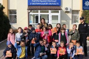 Школярі взяли в облогу Управління патрульної поліції у Волинській області (фото)
