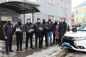 У громаді на Волині поліцейських забезпечили новими боді-камерами (Фото)