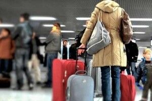 За 10 місяців 2021-ого з України виїхало 600 тисяч українців. Це найбільше за останні 11 років