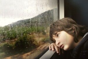 Спостерігали за перехожими з вікна: мати залишила двох маленьких дітей вдома і пішла на кілька днів