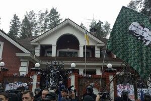Автомайдан біля маєтку Луценка: «Іро, винеси козла»