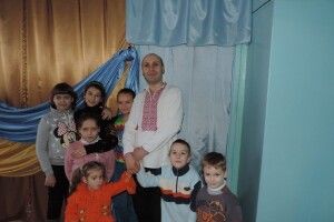 Діти війни. Хто допомагає малечі біля лінії вогню?