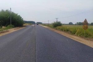 На волинській трасі парує свіжий асфальт: дорожники стелять останній шар (Фото)
