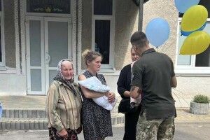 На Волині за військовими традиціями привітали народження сина загиблого Героя