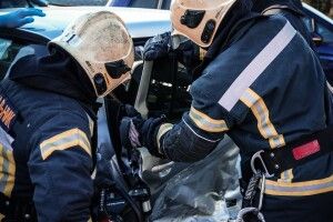 Щоб витягнути травмованого чоловіка з авто, в обласному центрі Волині викликали рятувальників