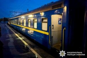У Рівному чоловік впав з платформи прямо перед пасажирським поїздом