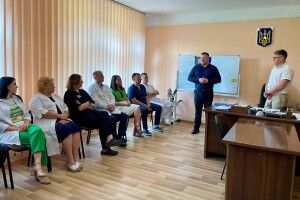 «Гарантую максимальне сприяння»: мер міста привітав медиків Нововолинської лікарні з отриманням статусу кластерної
