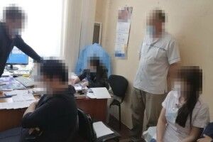 Медики в змові з турфірмами торгували фальшивими ПЛР-тестами