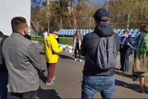 Луцькі депутати зібралися на сесію. В масках і під відкритим небом (Прямий ефір)