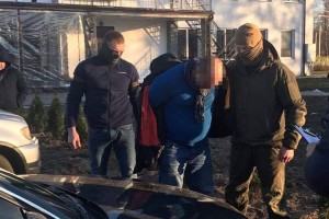 На Волині викрили начальника райвідділу поліції, який взяв хабар за провезення бурштину