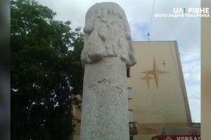 Скандал: пам’ятний знак Героям у Здолбунові перероблятимуть