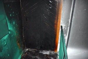 Волинянина, який облив бензином та підпалив двері квартири, оштрафували на 120 гривень