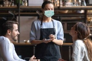 Бізнесменів штрафуватимуть за відвідувачів без масок