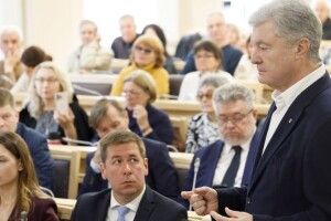 Незаконні санкції проти Порошенка: у Суді виявляють дедалі більше фальсифікацій з боку влади