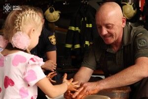 У Ковелі для рятувальників і їхніх родин провели арттерапевтичні майстер-класи