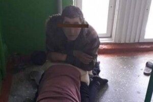 Оргії у багатоповерхівці на Волині: сусіди розповіли про жінку, яка тероризує увесь під'їзд (Фото 18+)