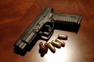 Поки родина готувалася до вечері, 20-річний хлопець застрелився через кредити (Відео)