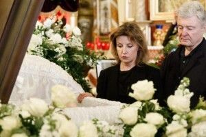 Порошенко з фракцією «ЄС» приїхав на прощання зі Степаном Кубівим