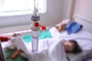 Матір посадили до в’язниці за «лікування» сина від раку