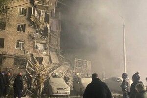 Окупанти вночі знову атакували Запоріжжя: поцілили у багатоповерхівку