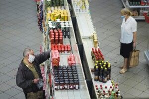 Ціни ніхто знижувати не буде: українцям анонсували подорожчання олії до 100 гривень