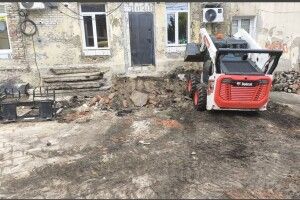 У центрі Луцька зникла скандальна добудова