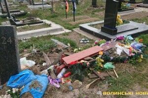  У волинському місті перед Великоднем з кладовища вивезли рекордну кількість сміття
