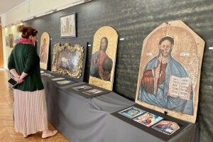 Художник з Харкова, який реставрував ікону з волинського монастиря, відкрив виставку