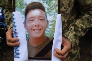 На Маневиччині поховали загиблого Захисника, який вивіз сім’ю на Волинь зі Сходу 