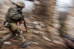 Військові повідомили про пораненого внаслідок обстрілів