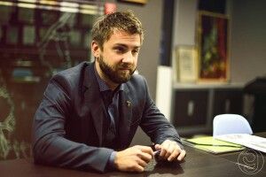 «Будьте обережні, люки відкриті»: чому погрожують народному депутату